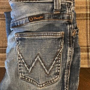 The brand is Wrangler the size is 0X36 and the color is WRW60RA.
